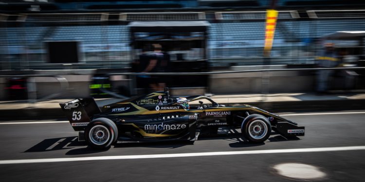 Formule Renault Eurocup: Ptáček měl pódium na dosah