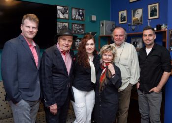 Může vyjít sázka na zastaralý formát? Seriál Čechovi aneb „český Dallas“ plný hereckých jmen je tady