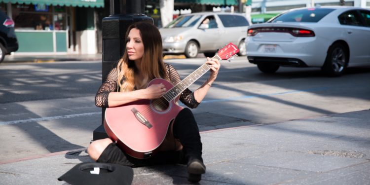 Olga Lounová vydává v Americe druhý singl a plánuje tam koncerty