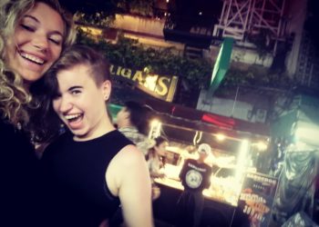 Textařka celebrit známá z Talentu se nechává v Thajsku rozmazlovat svou sestrou