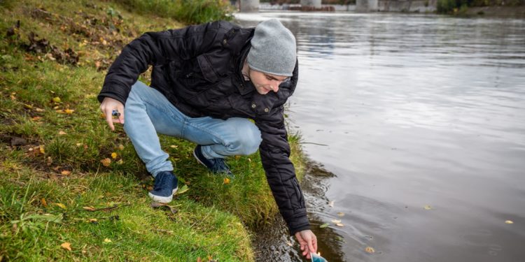 Lodičky štěstí rozsvítily Vltavu a již podruhé pomohly dobré věci