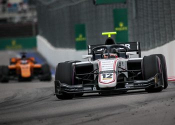 Finále F2 v Abú Dhabí: Chybět nebudou ani Charouzovi hoši