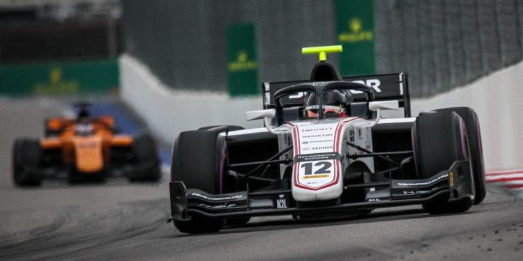 Finále F2 v Abú Dhabí: Chybět nebudou ani Charouzovi hoši