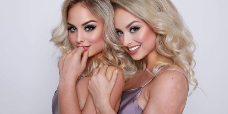 Vystupte z davu: Tak jako tahle sexy dvojčata