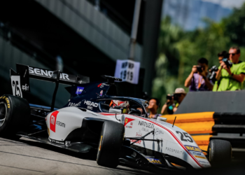 Junior Red Bullu Juri Vips na pole-position Grand Prix Macaa. Charouzův Ilott třetí