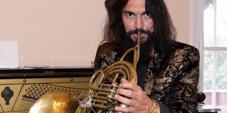 Mírně excentrický hudební skladatel měl být původně chemikem