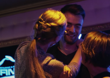 Divoký klip Davida Peta – partnerka asi nebyla moc nadšená