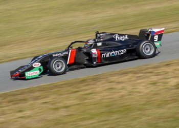 Ptáček junior závodí na Novém Zélandu: Sledujte ho exkluzivně na stanici SPORT 5!