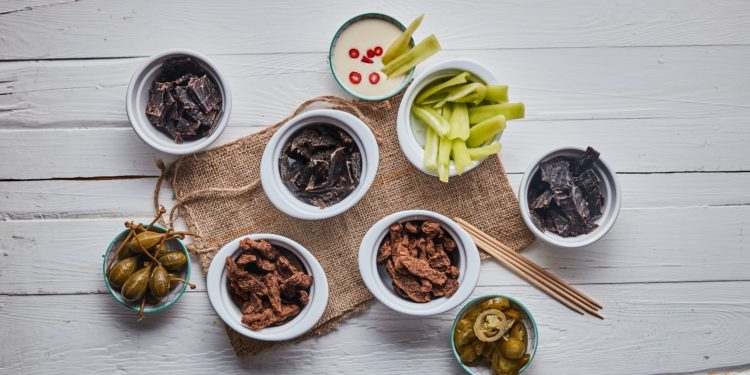 KetoMix nabízí nově i proteinové těstoviny, sušenky, chipsy,  horký kakaový nápoj a sušené maso