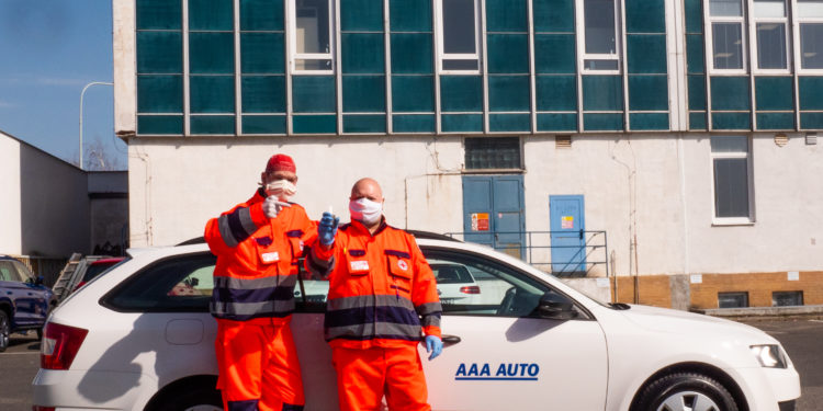 AAA AUTO podpořilo Červený kříž zapůjčením dalšího automobilu. Díky tomu ČK pomůže na více místech
