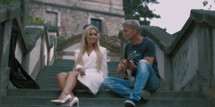 Tyhle dva prostě chcete! Maxa s Myslivcovou zase vedou Kissparádu!