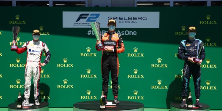Paráda pro Charouzův tým: Delétraz dojel v závodě F2 v Rakousku druhý
