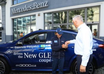 Emerson Fittipaldi si splnil sen: V M3000 v Praze převzal Mercedes-Benz GLE kupé