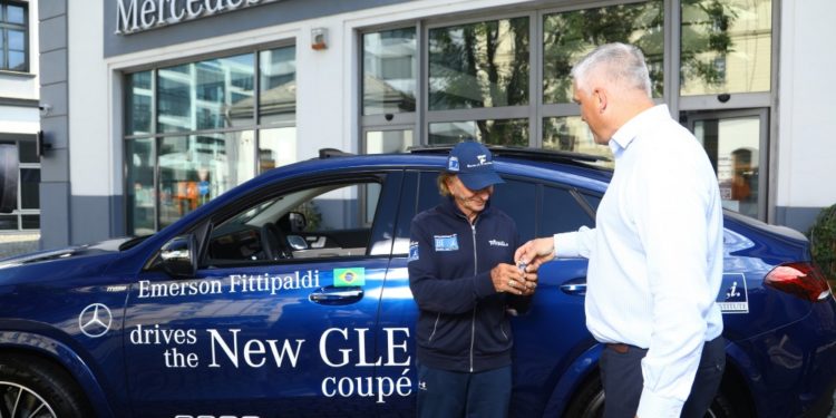 Emerson Fittipaldi si splnil sen: V M3000 v Praze převzal Mercedes-Benz GLE kupé