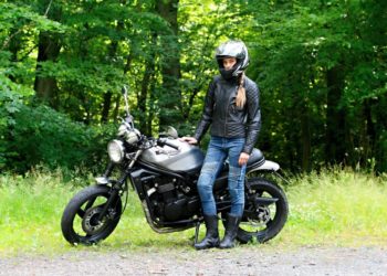 Sexy motorkářka Katka: Krása a inteligence, to je hustá kombinace!