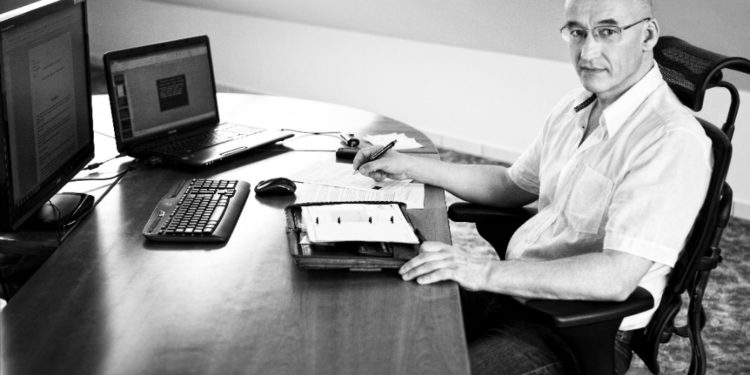 Chcete si vylepšit své vztahy v osobním i v pracovním životě? Přečtěte si novou knihu Ivo Tomana s názvem Debordelizace vztahů