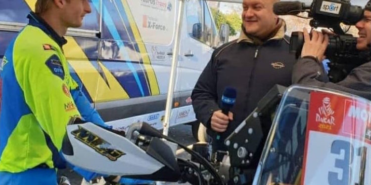 Michek se připravuje na Rallye Dakar. Zvládl nakoupit za pouhou minutu?