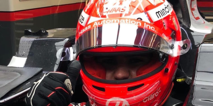 Pietro Fittipladi se chystá na start závodu F1. Dědeček Emerson je právem hrdý