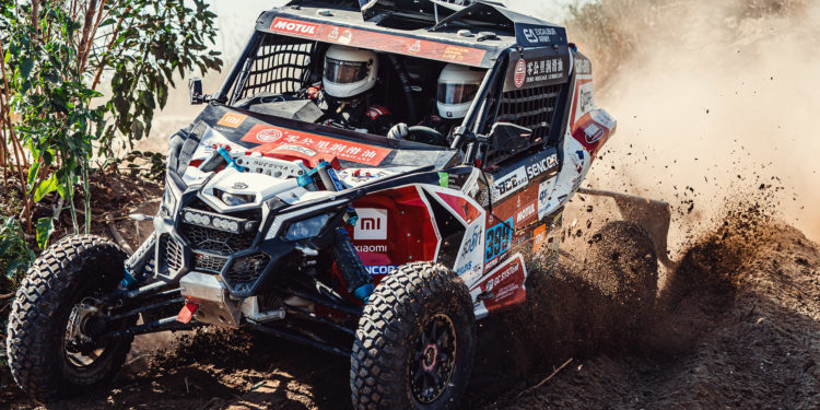 Enge s Macháčkem zajeli na Dakaru na vteřinu stejný čas, Šoltys i Casale měli problémy