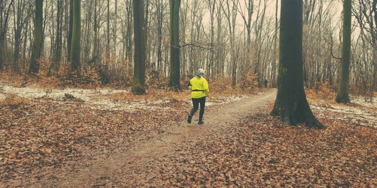 Rok s pandemií: Češi se cítí hůř a přibírají. Odbornou pomoc nebo sport ale ke zlepšení psychické i fyzické pohody příliš nevyužívají