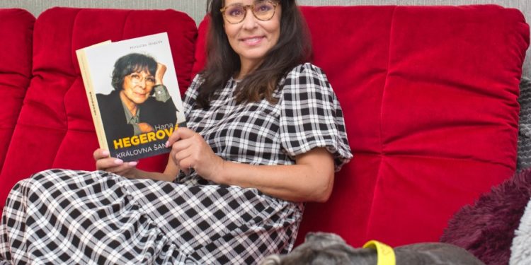 Vychází kniha Hana Hegerová – Královna šansonu