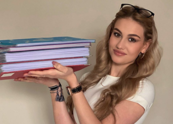 Krásná Štroffeková slaví 19. narozeniny: Dostala úžasný pugét růží!