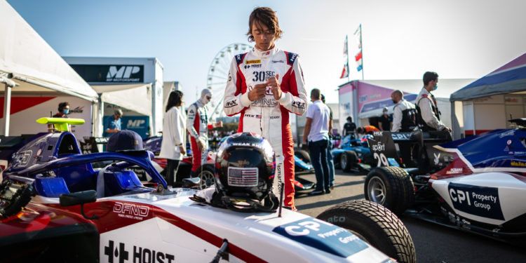 Předposlední kolo seriálu FIA F3: Charouz Racing System znovu na pódiu