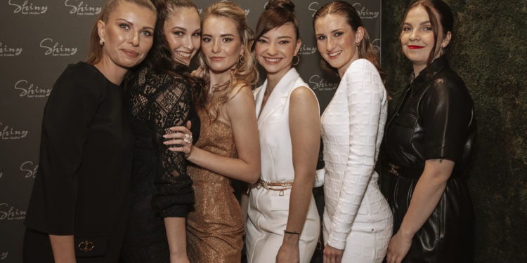 Otevření studia Shiny Hair se povedlo: Spousta známých tváří se skvěle bavila