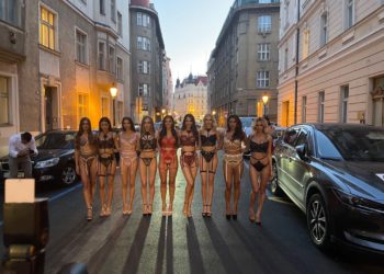 Dvě krásky v reklamě na Provoque: Tohle prádlo se musí prodávat samo