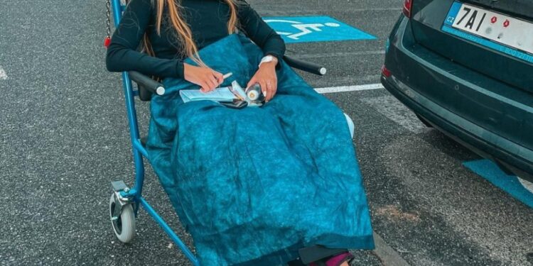 Modelka Kindlmanová leží v nemocnici: Během závodu ji na parkovišti srazilo auto