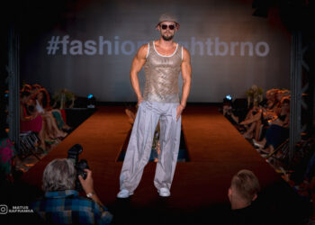 Módní show není jen doménou krásných žen, ale i mužů. I když jich je jen jako šafránu