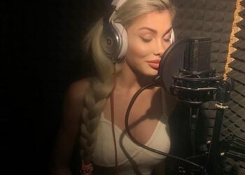 Latexová sexy domina Barbie: Český showbyznys má novou hvězdu!