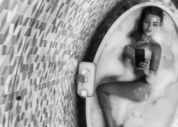 Těhotná Myslivcová nahá ve vaně: Tohle se fakt nepovedlo!