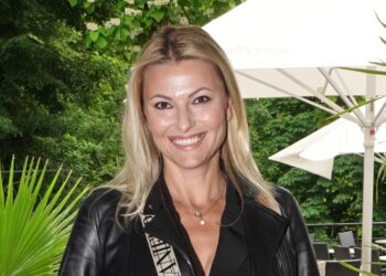 Filmová Pamela Jitka Kocurová dostala k narozeninám podšálky. Hádejte, co na nich bylo napsáno!